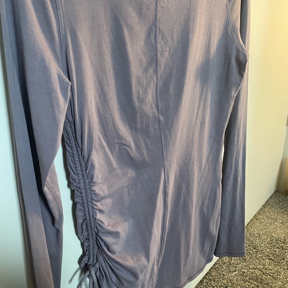 BRAND NEW LULU SHIRT!! size 6 long sleeve with rouching. - Picture 4 of 4